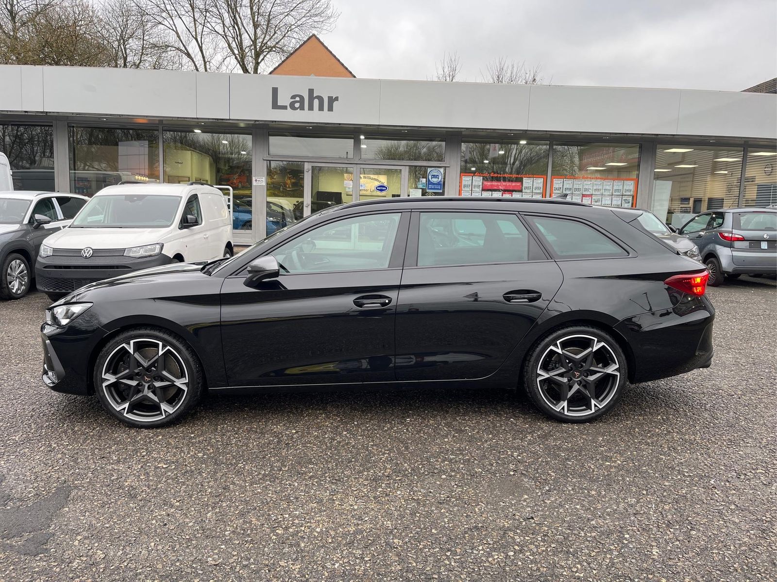 Cupra Leon Sportstourer 2.0 TSI VZ 4Drive - Samsaru's Car Outlet