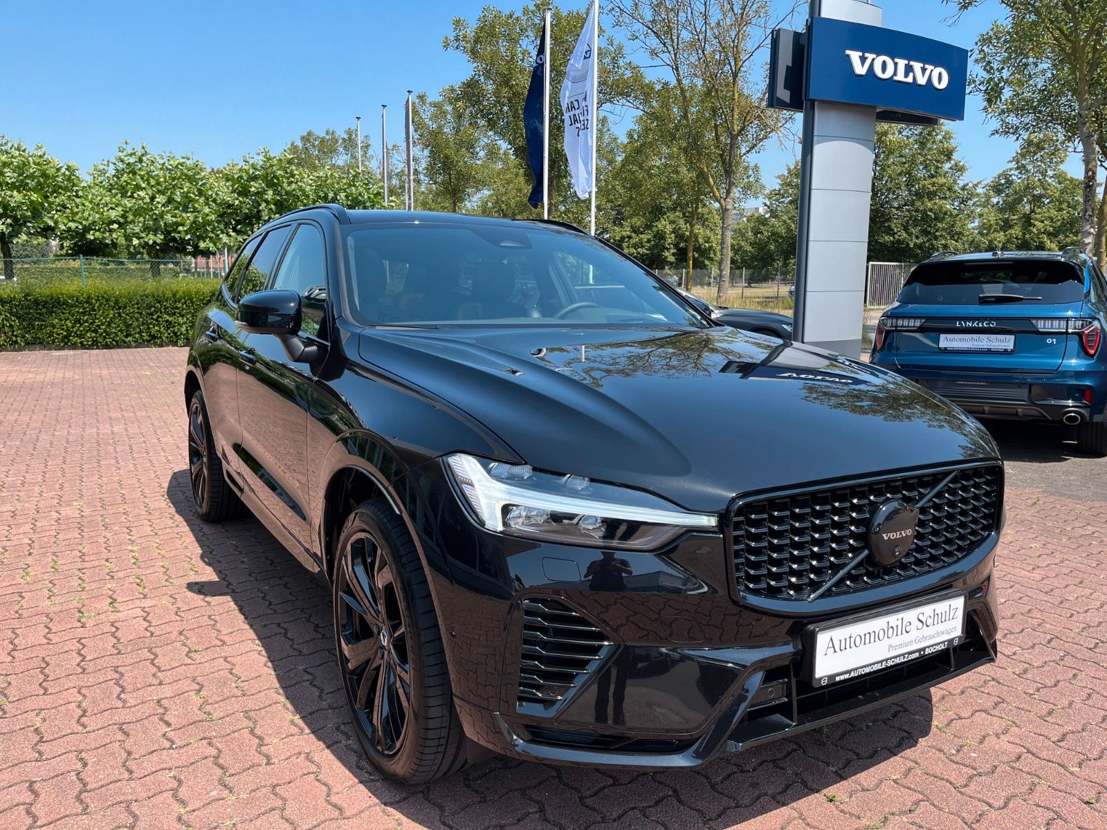 Volvo XC60 T6 Plug-in Hybrid ULTRA BLACK EDITION - Samsaru's Car Outlet