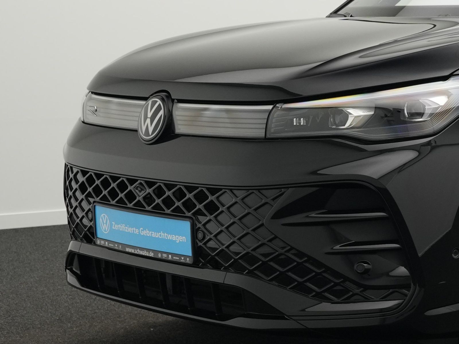 Volkswagen Tiguan R-Line 1.5TSI eHybrid IQ.LIGHT*HARMAN*20"