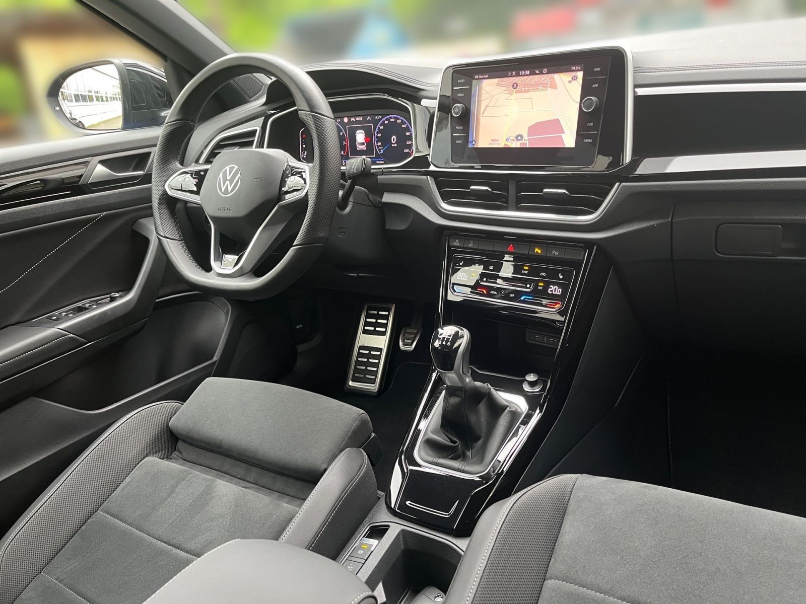 Volkswagen T-Roc 1.0 TSI R-LINE - Samsaru's Car Outlet