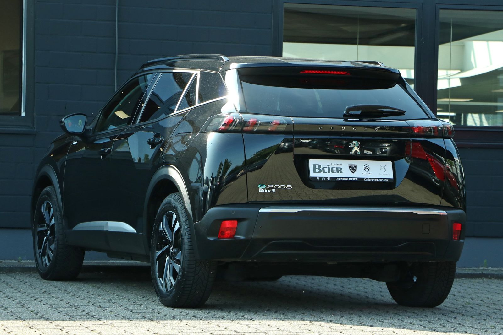 Peugeot E-2008 e-Allure - Samsaru's Car Outlet