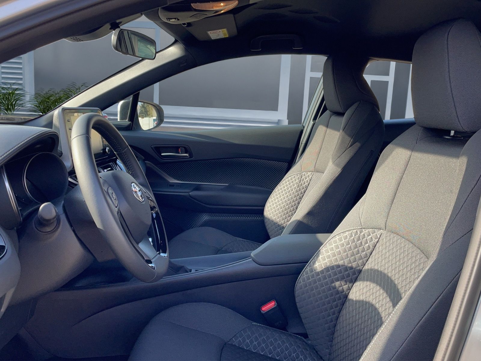 Toyota C-HR 1.8 Hybrid Flow - Samsaru's Car Outlet