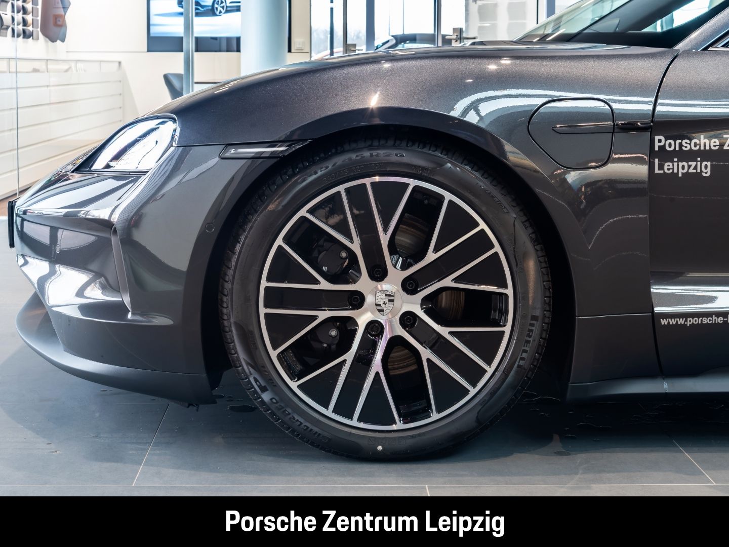 Porsche Taycan 4 Massage Sitzlüftung Bose ACC SportChron