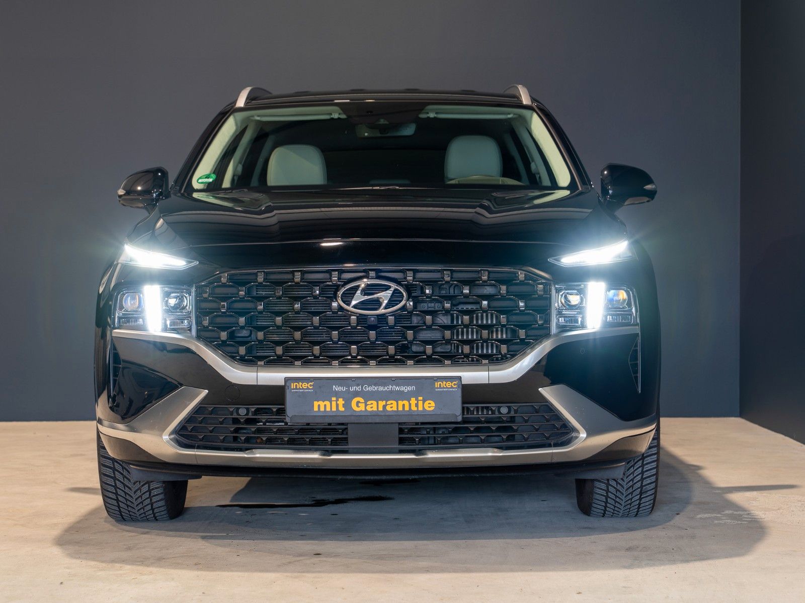 Hyundai Santa Fe Signature Plug-In Hybrid 4WD - Samsaru's Car Outlet