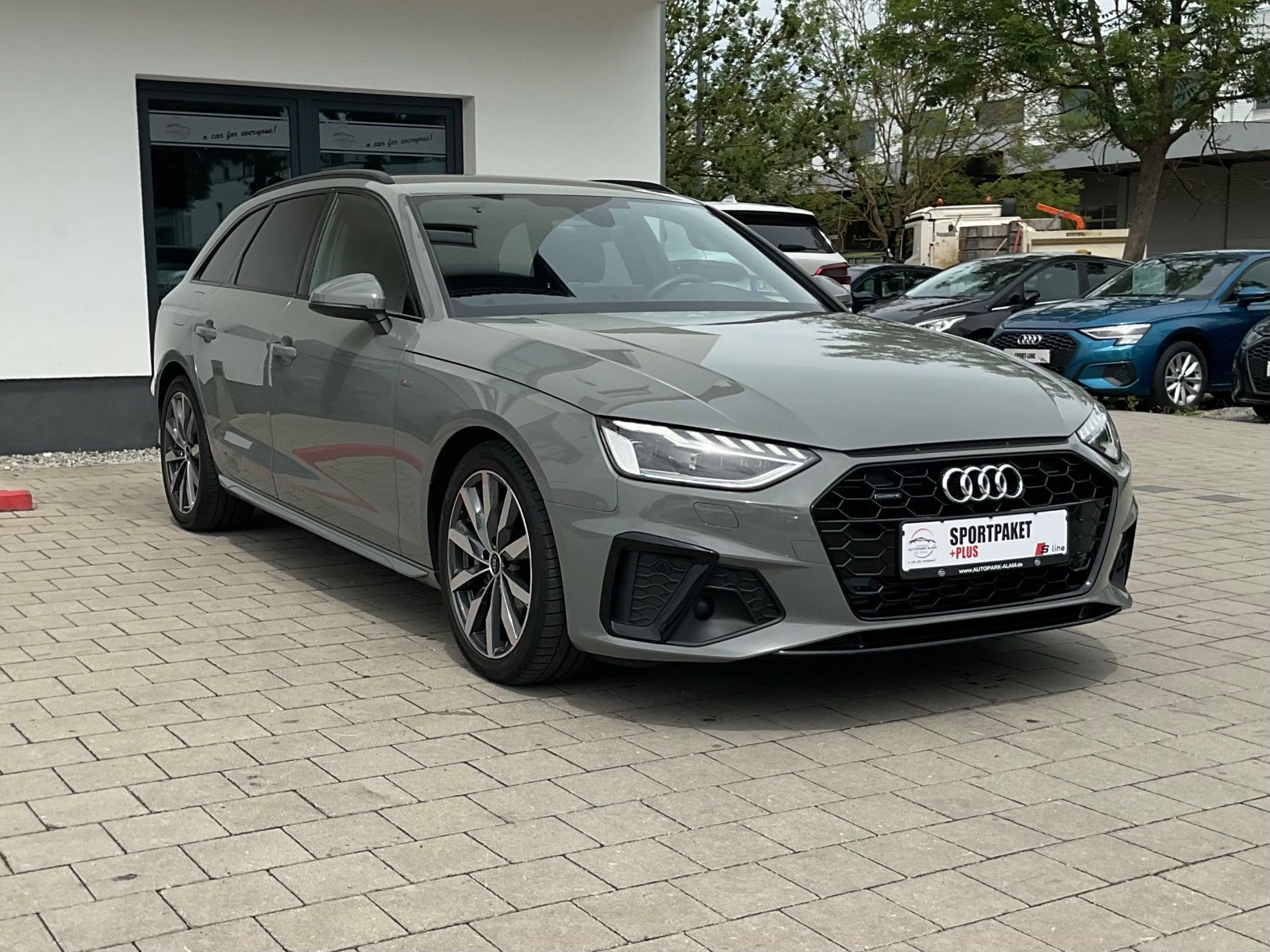 Audi A4 Av.40 TFSI quattro S line - Samsaru's Car Outlet
