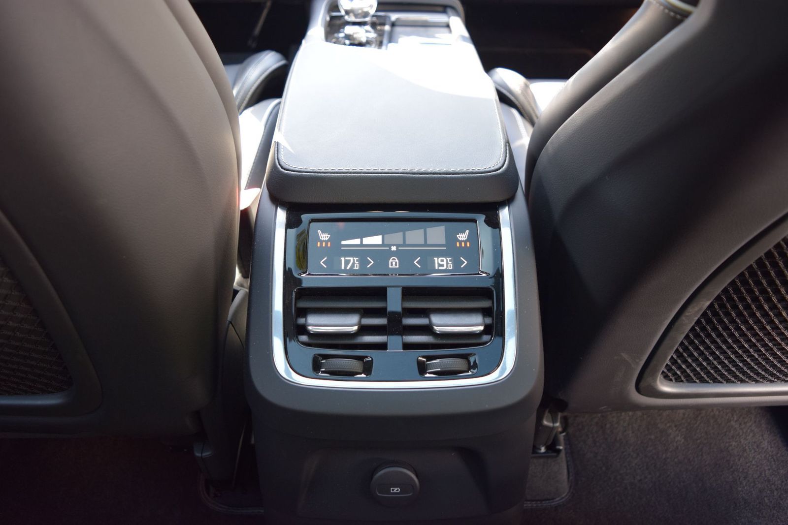 Volvo XC90 T8 AWD Plus - Samsaru's Car Outlet