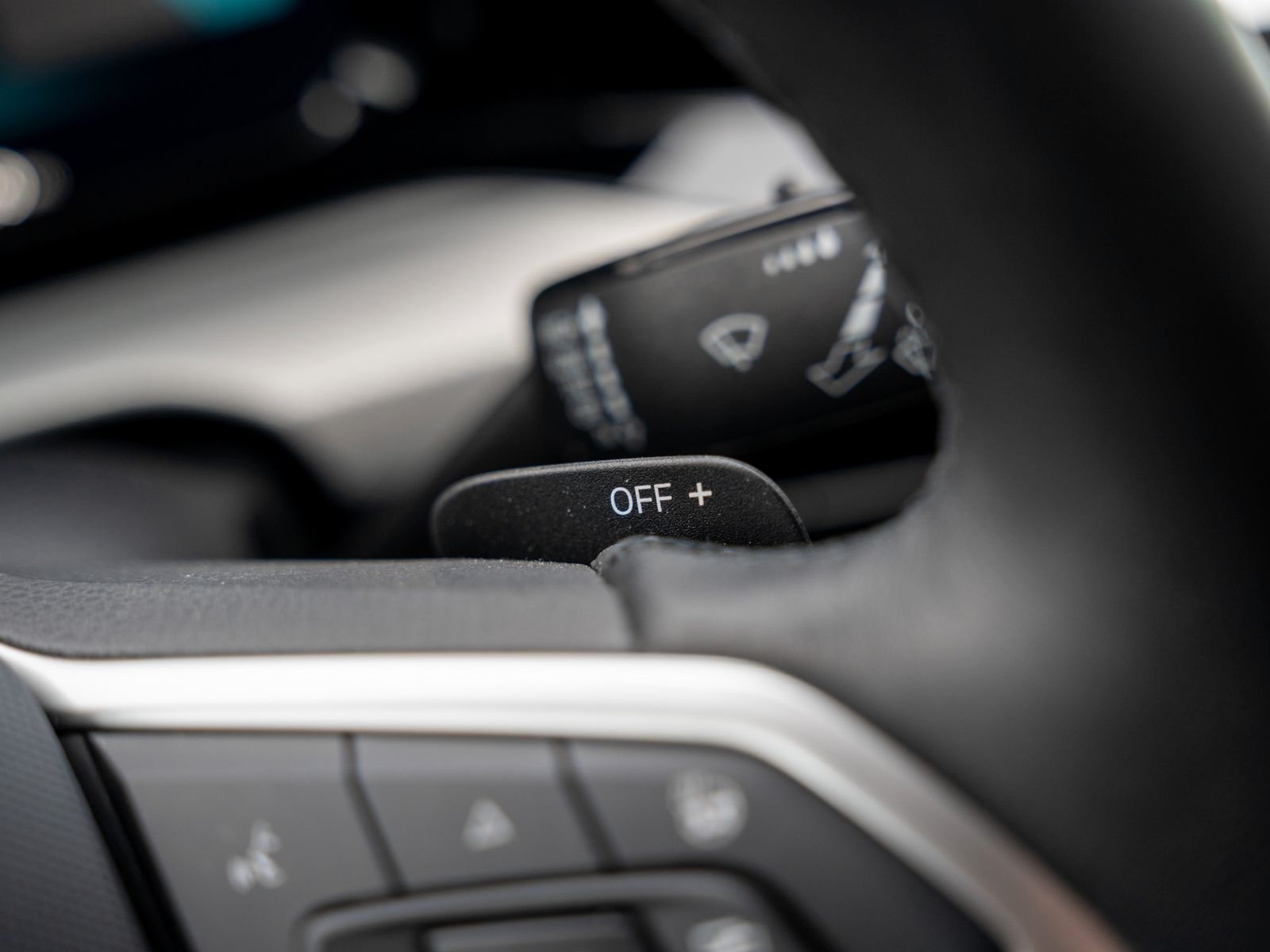 Volkswagen Golf Variant MOVE 1.0 Life - Samsaru's Car Outlet