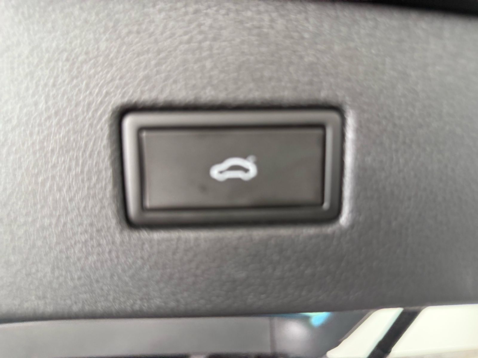 Volkswagen Tiguan Elegance 2.0 TDI DSG - Samsaru's Car Outlet
