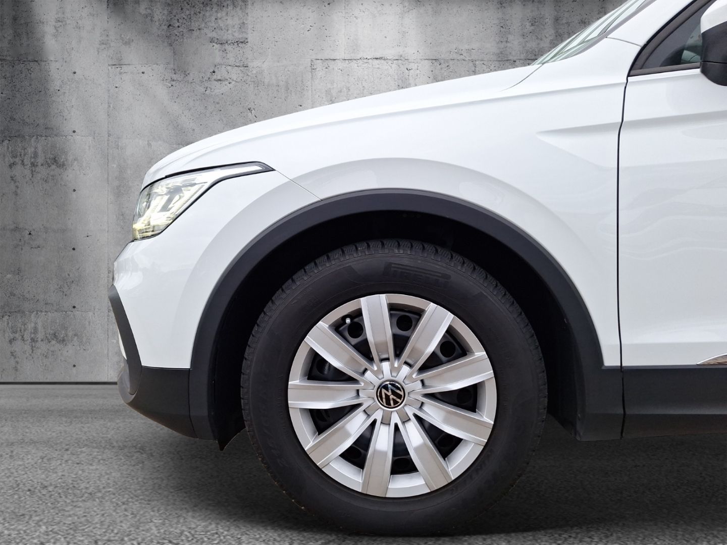 Volkswagen Tiguan 2.0 TDI Life - Samsaru's Car Outlet