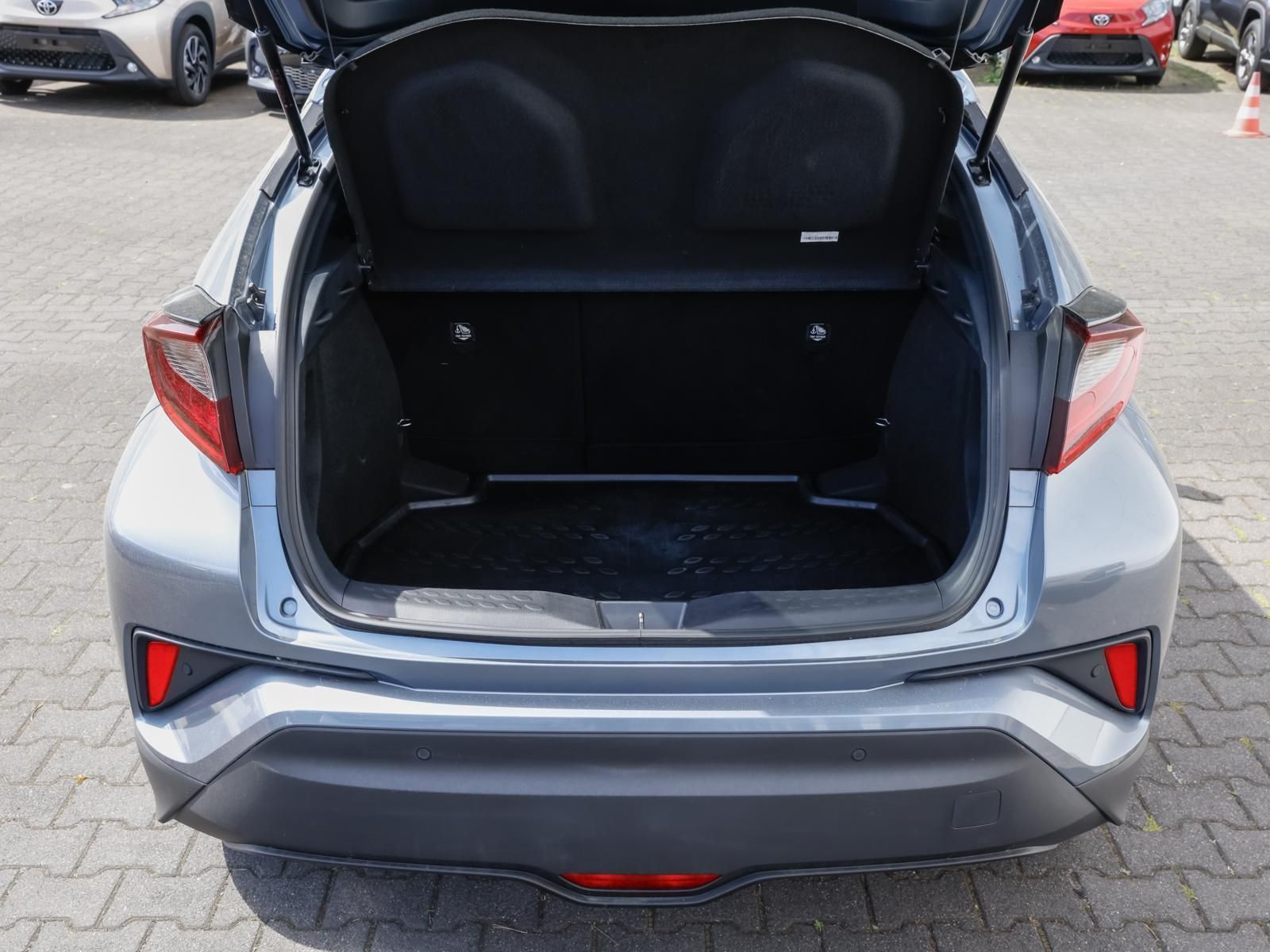 Toyota C-HR 1.8 Hybrid - Samsaru's Car Outlet