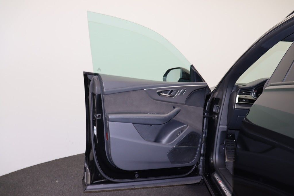 Audi RSQ8 4.0 TFSI quattro . Matrix Navi B&O AHK ACC