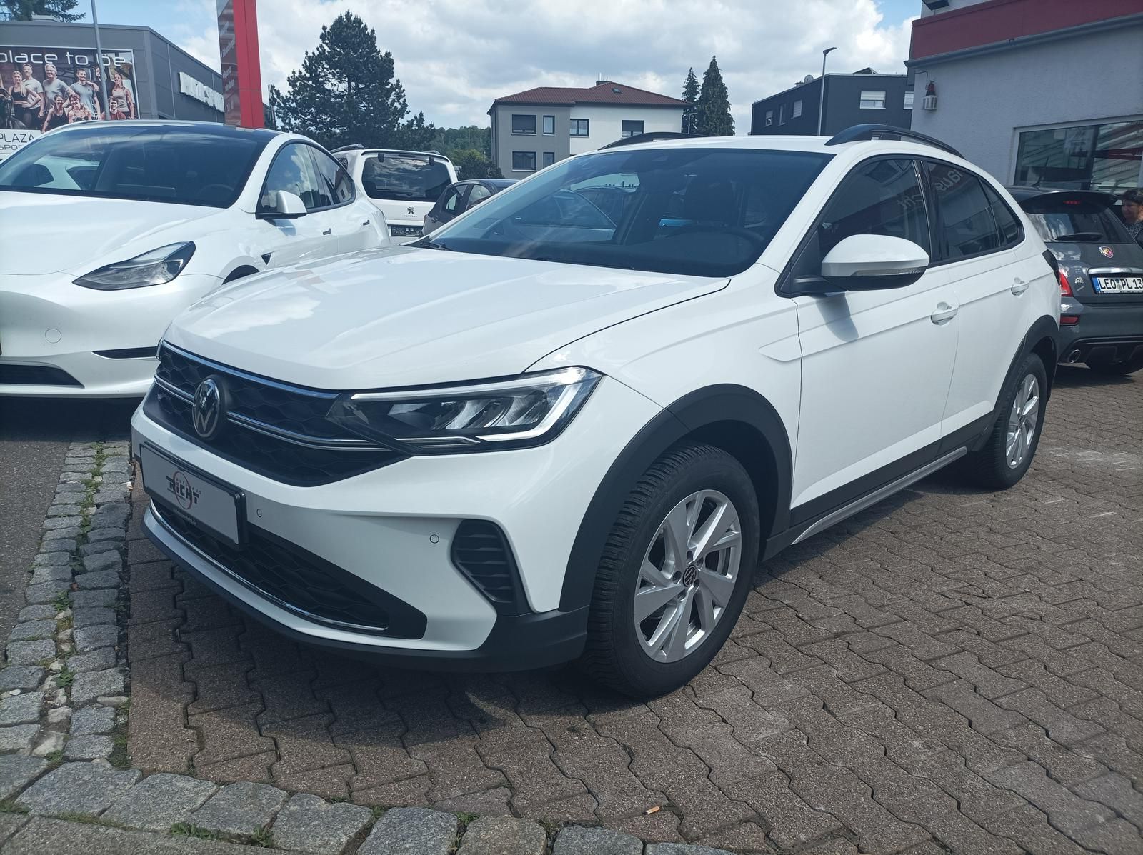 Volkswagen Taigo 1.0 TSI Life - Samsaru's Car Outlet