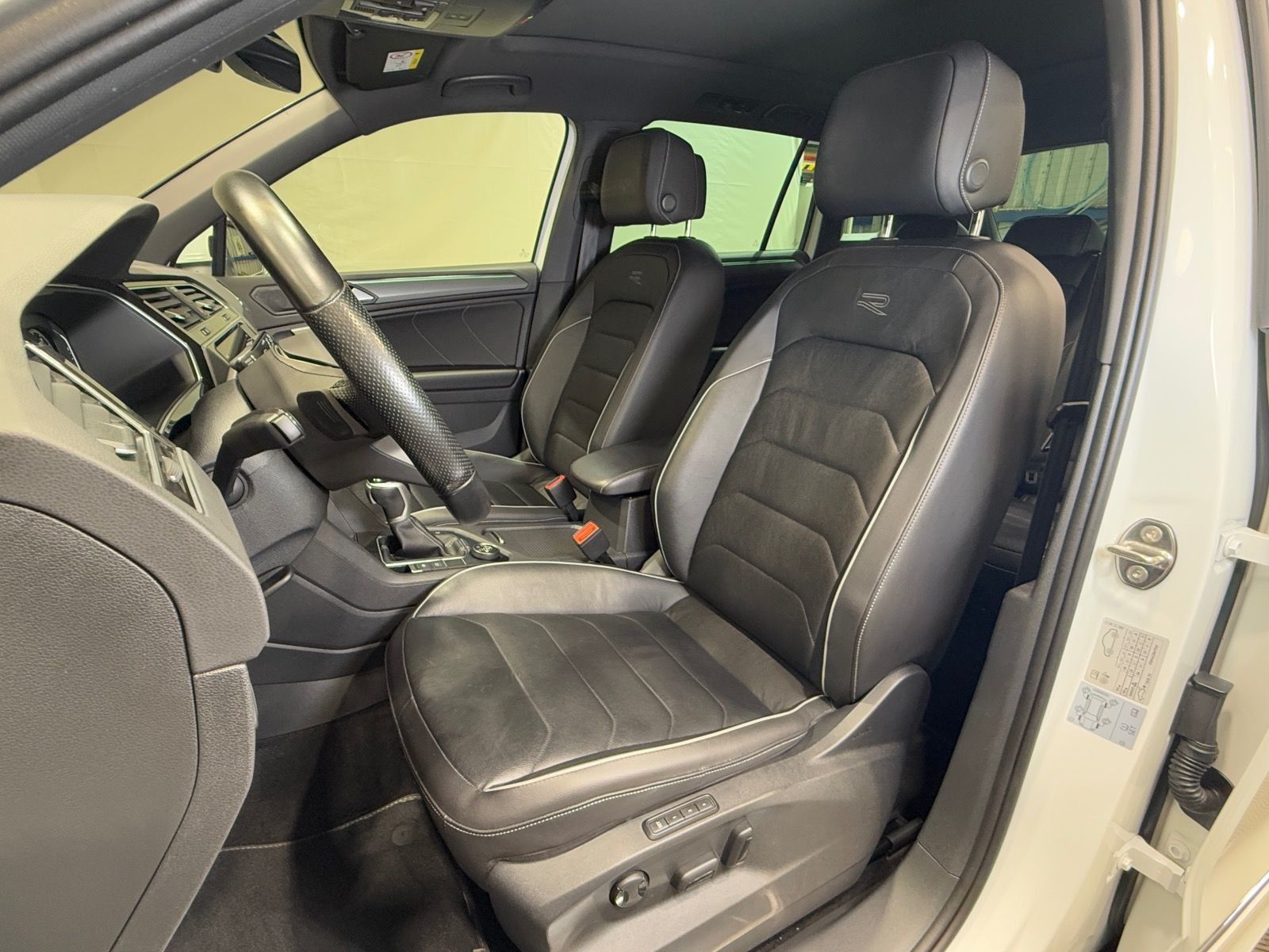 Volkswagen Tiguan R-Line 2.0 TDI DSG 4M - Samsaru's Car Outlet