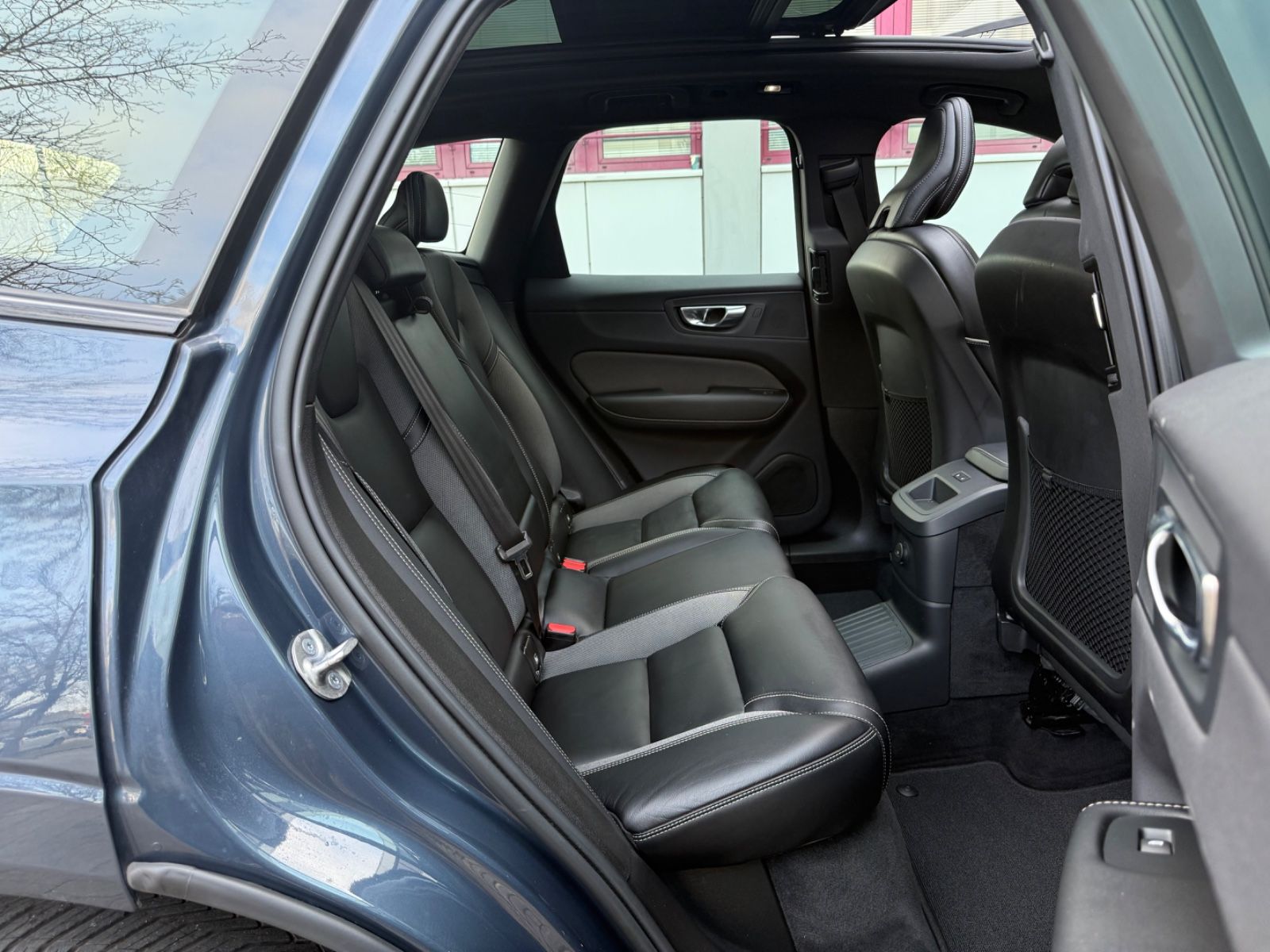 Volvo XC60 T8 R Design AWD Pano 360° Standheizung