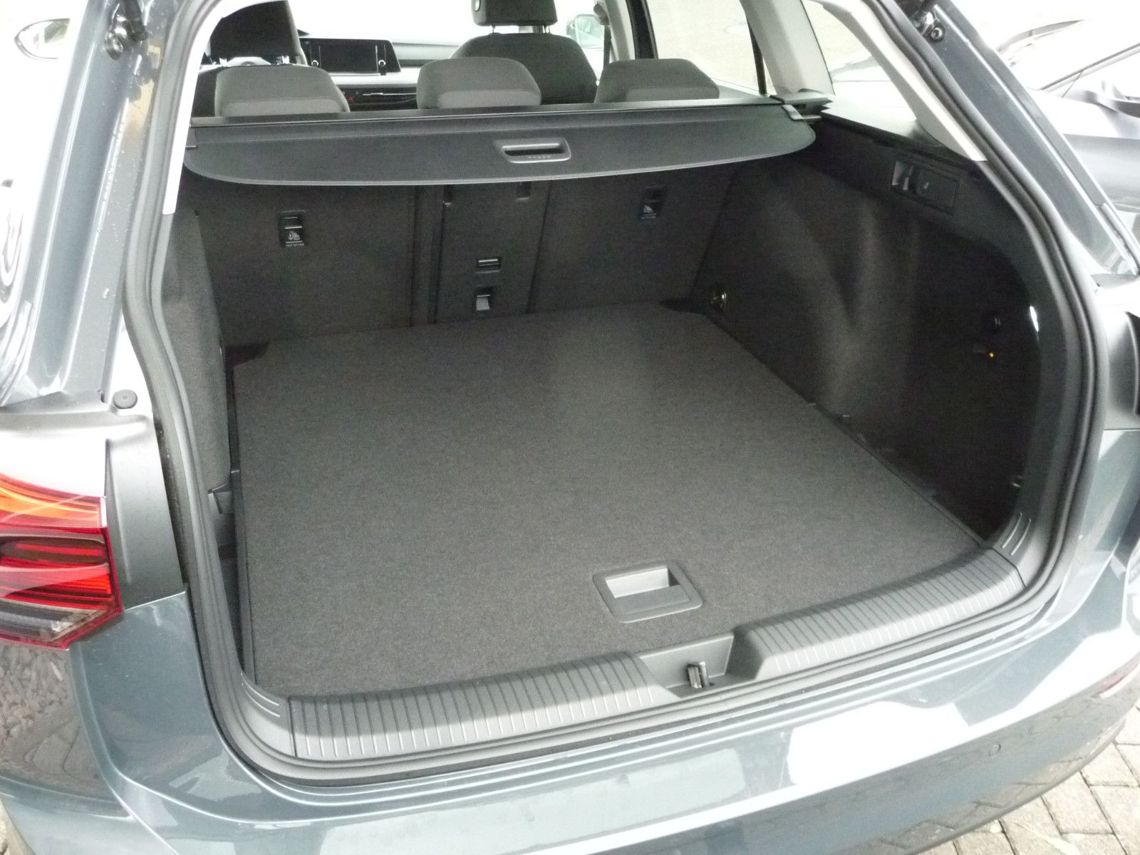 Volkswagen Golf VIII Variant Life - Samsaru's Car Outlet