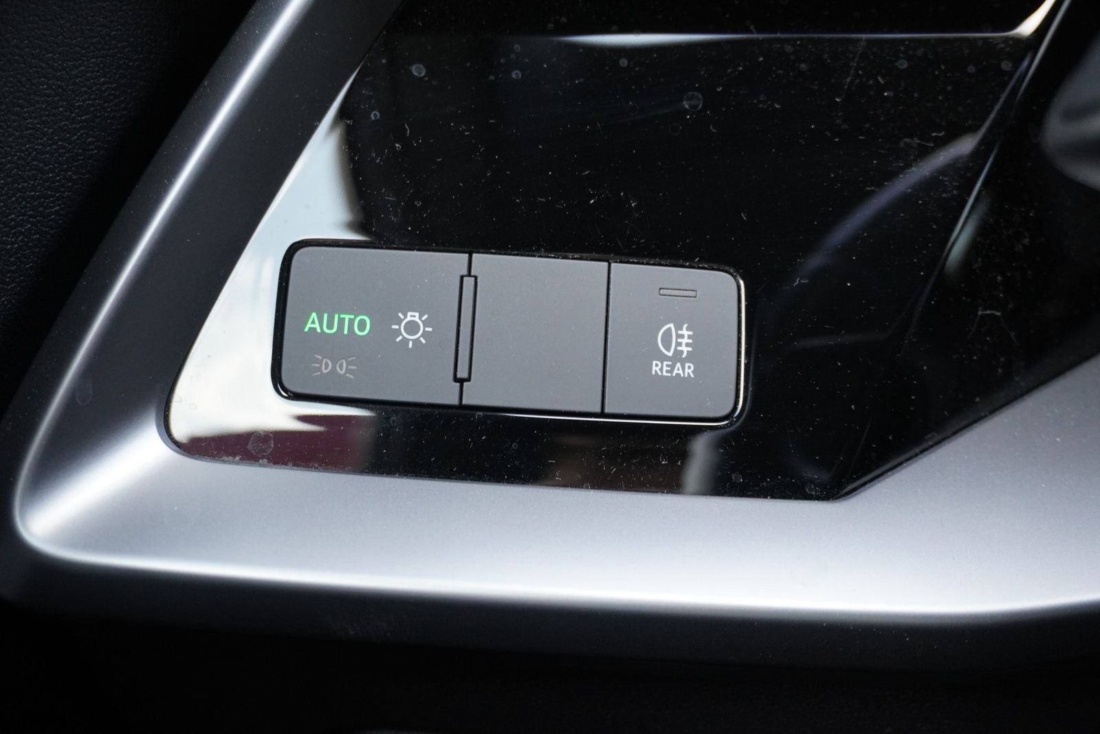 Audi A3 Sportback 40 TFSIe S line Sitzheizung LED DAB