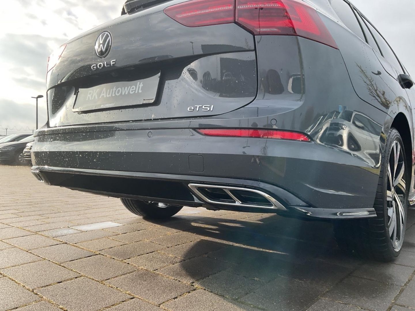 Volkswagen Golf Variant 8 VIII R-Line 1.5 eTSI - Samsaru's Car Outlet