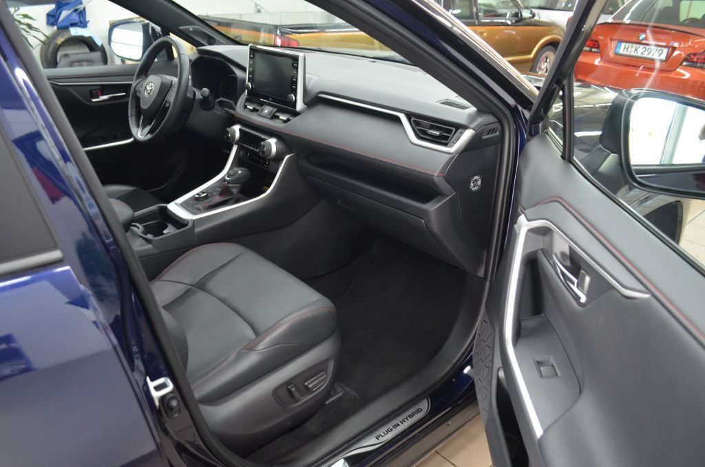 Toyota RAV 4 4x4 Plug-in-Hybrid - Samsaru's Car Outlet