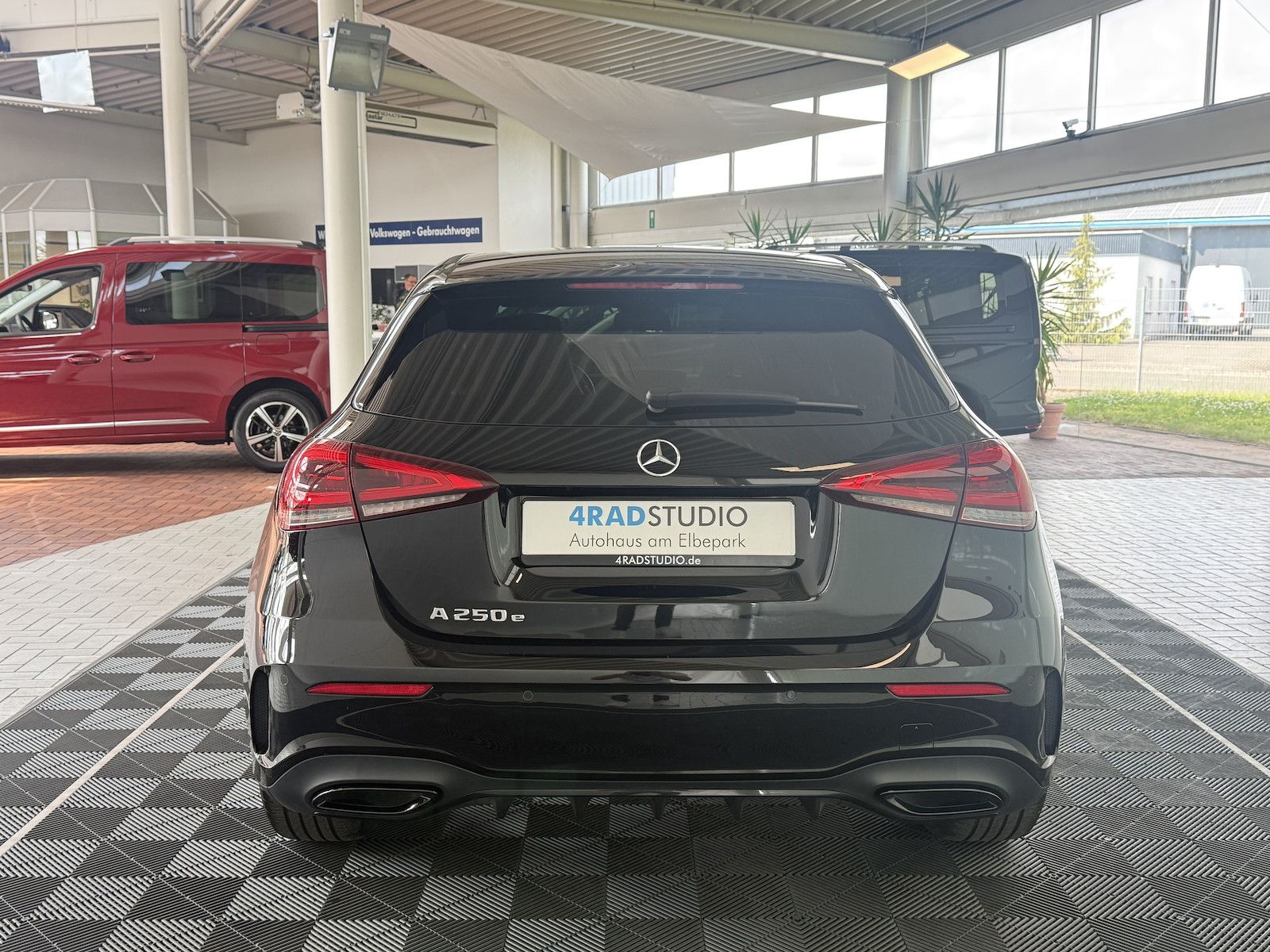 Mercedes-Benz A 250 e AMG-LINE - Samsaru's Car Outlet
