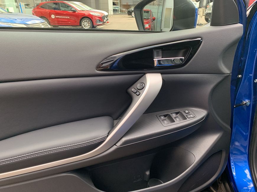 Mitsubishi Eclipse Cross Plug-In Hybrid 4WD Select