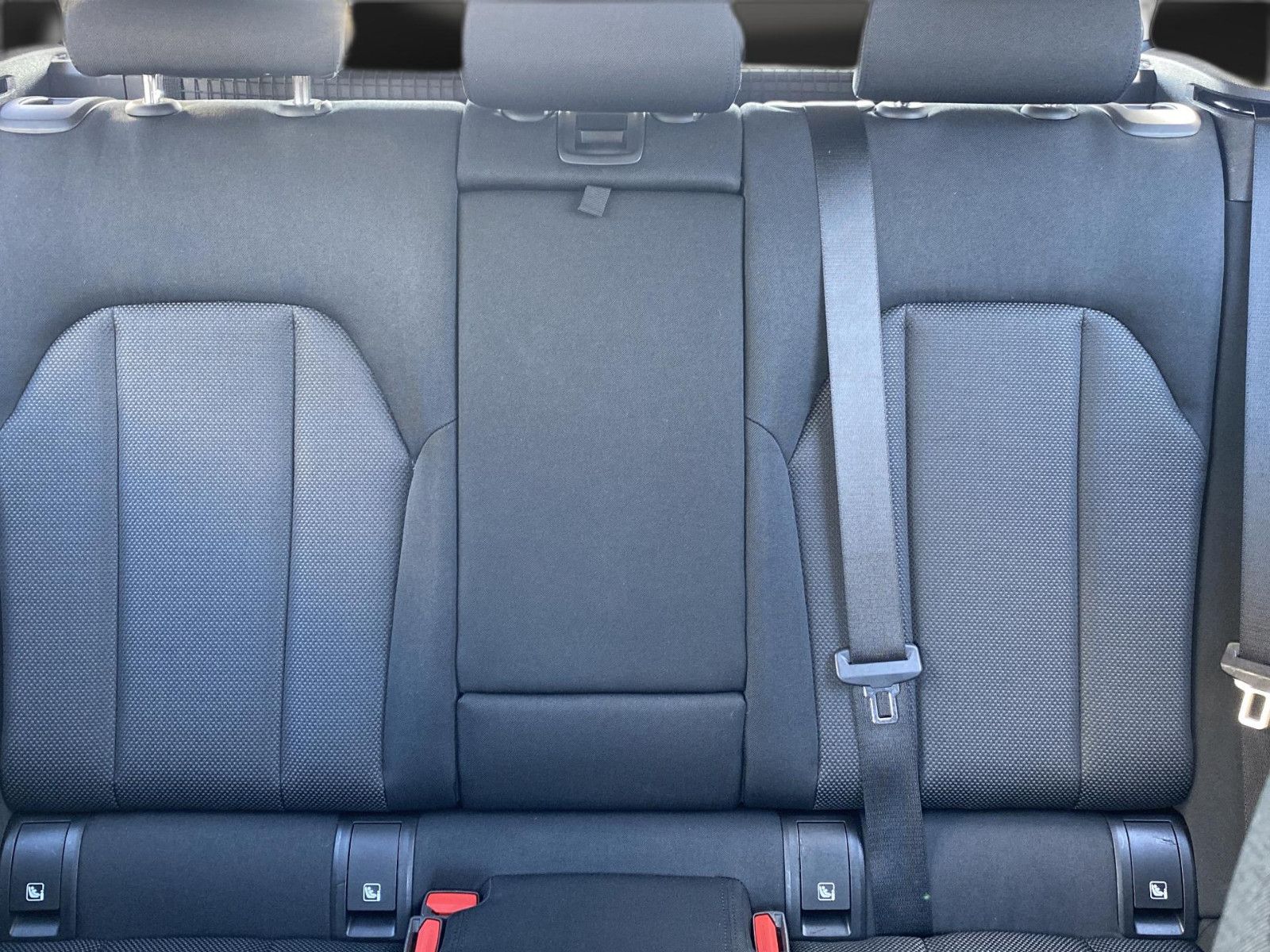 BMW 330 e - Samsaru's Car Outlet
