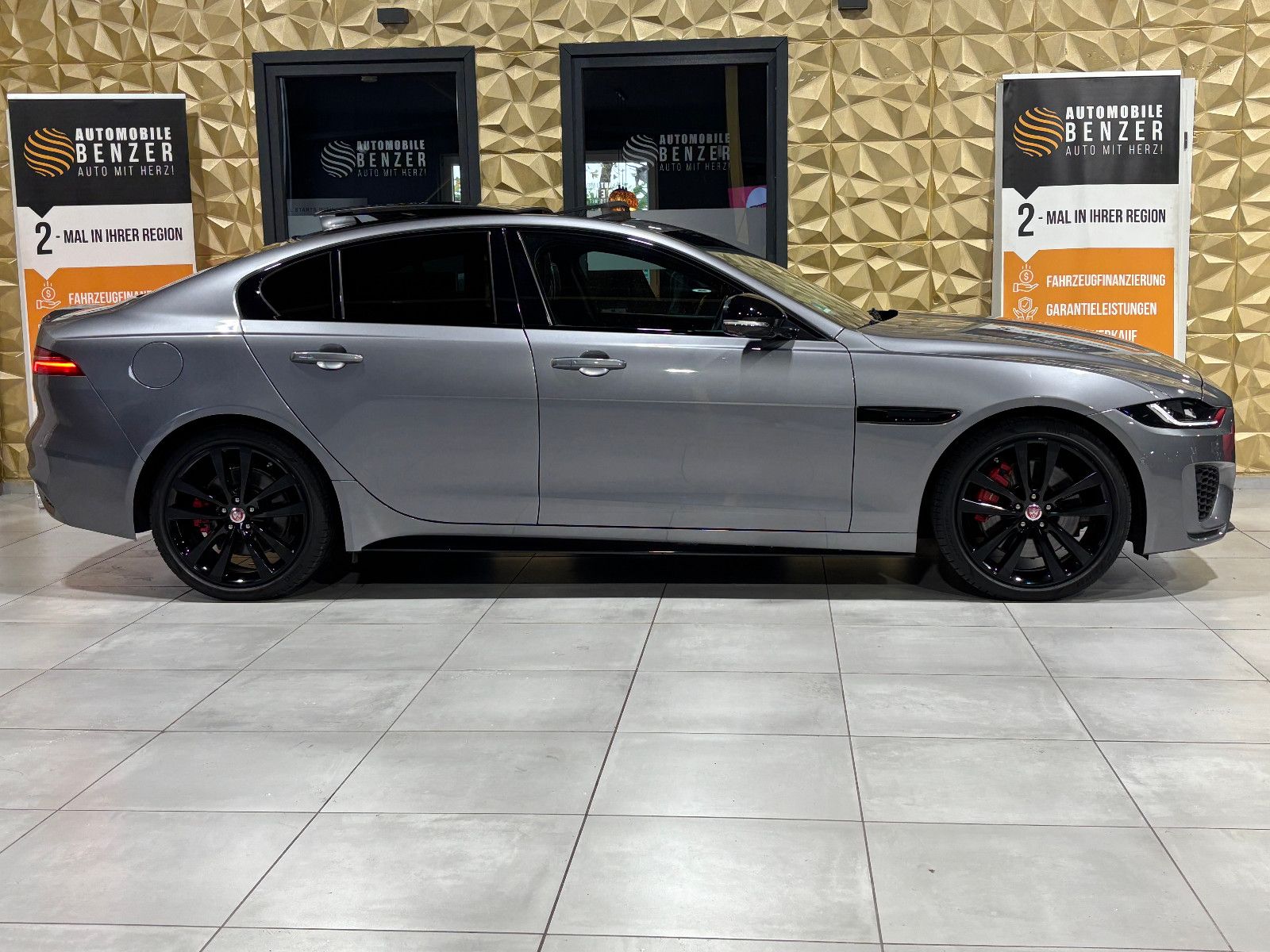 Jaguar XE R-Dynamic Black/360''KAM/PANO/EXCLUSIV/MERIDI