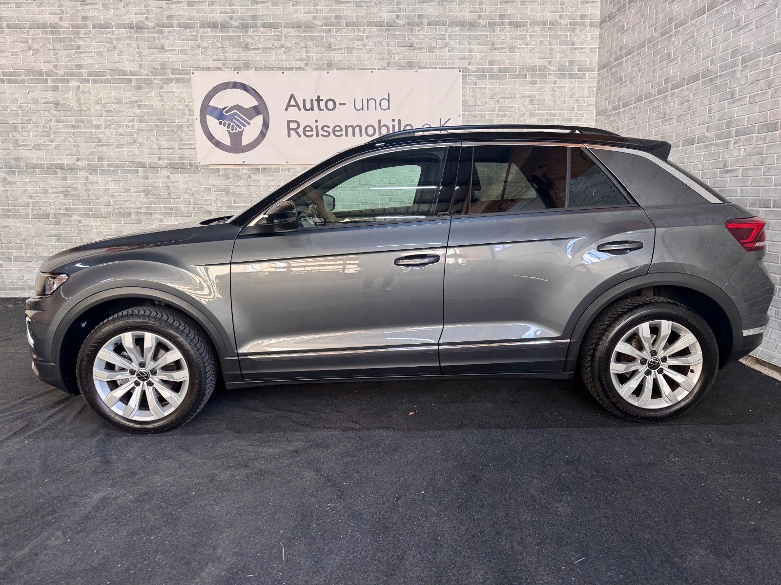 Volkswagen T-Roc Sport 1.5 TSI ACT - Samsaru's Car Outlet