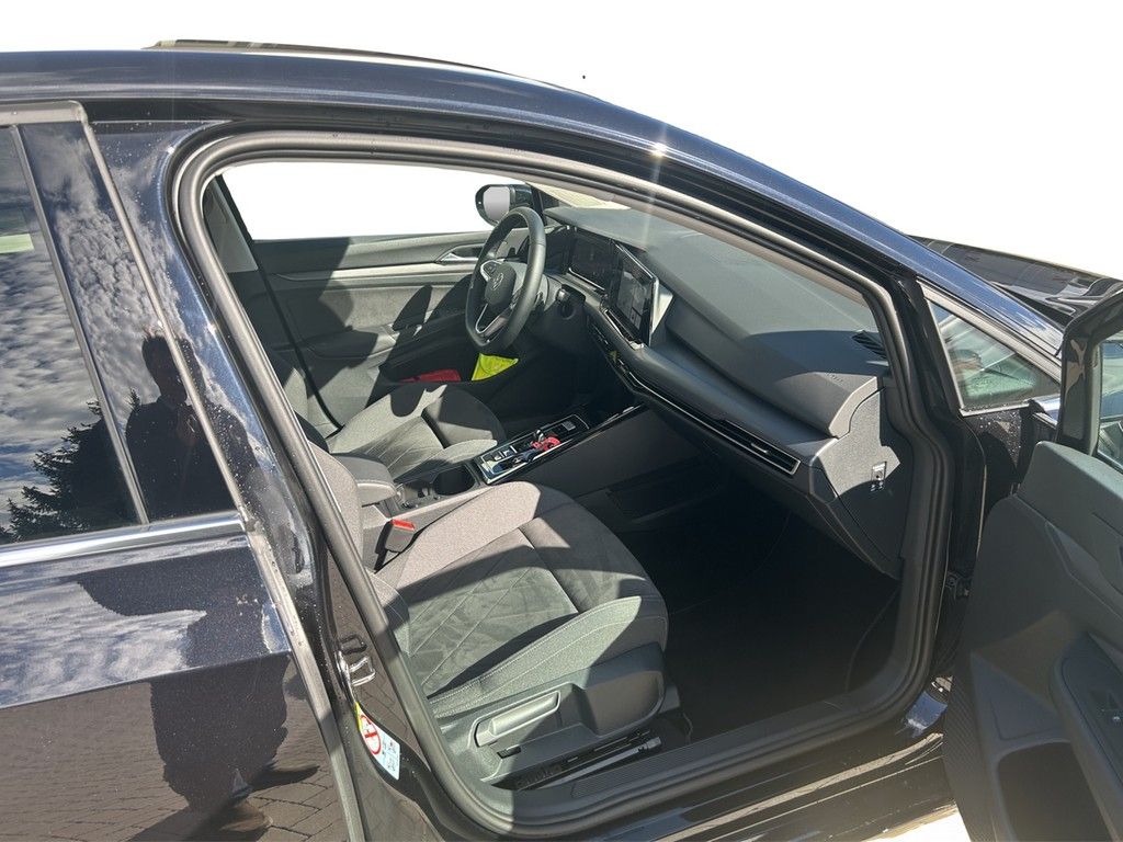 Volkswagen Golf VIII 1.5 eTSI DSG Style - Samsaru's Car Outlet