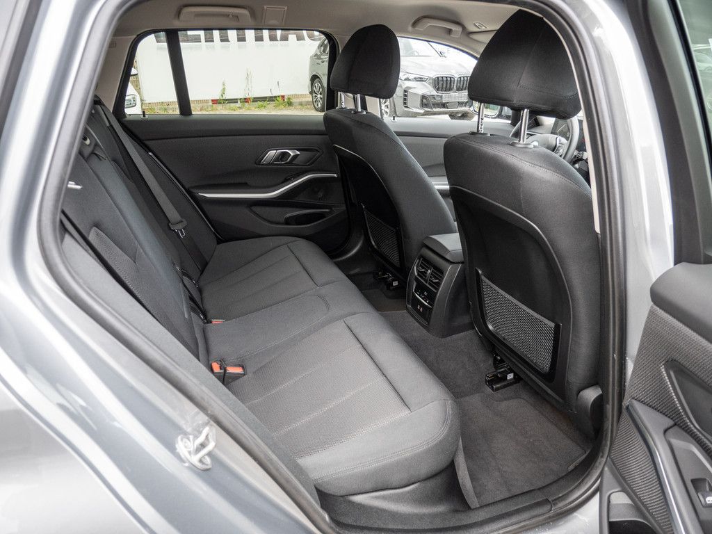BMW 330e Touring - Samsaru's Car Outlet