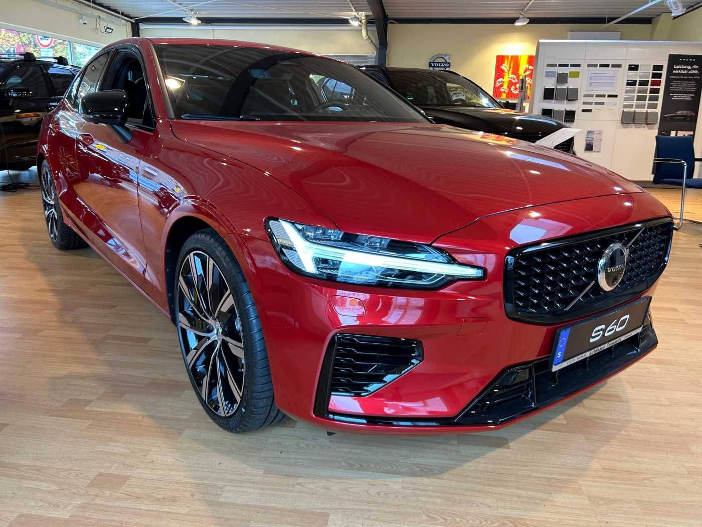 Volvo S60 Plug-In-Hybrid T8 AWD Ultimate Dark, Pano, B