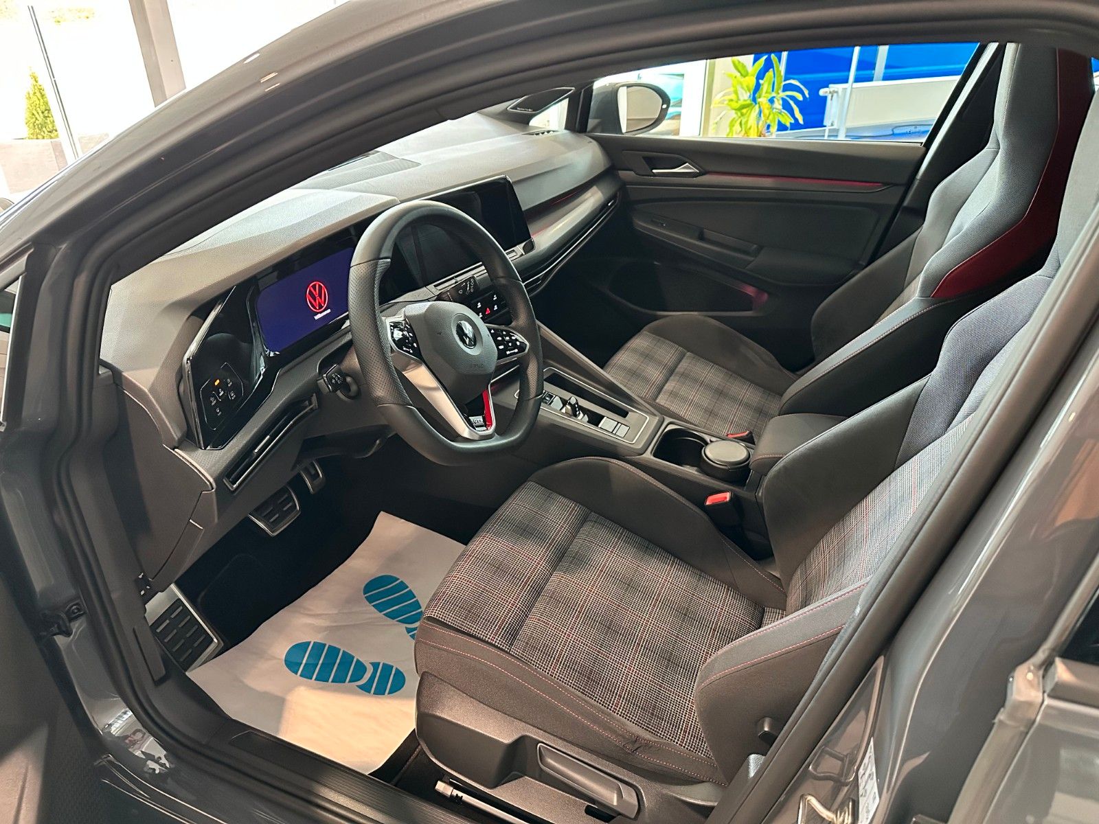 Volkswagen Golf VIII GTI - Samsaru's Car Outlet