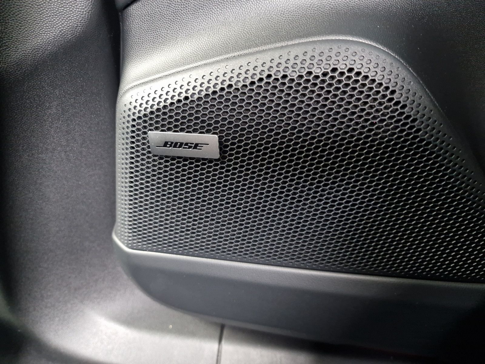 Porsche Macan 4 - Samsaru's Car Outlet