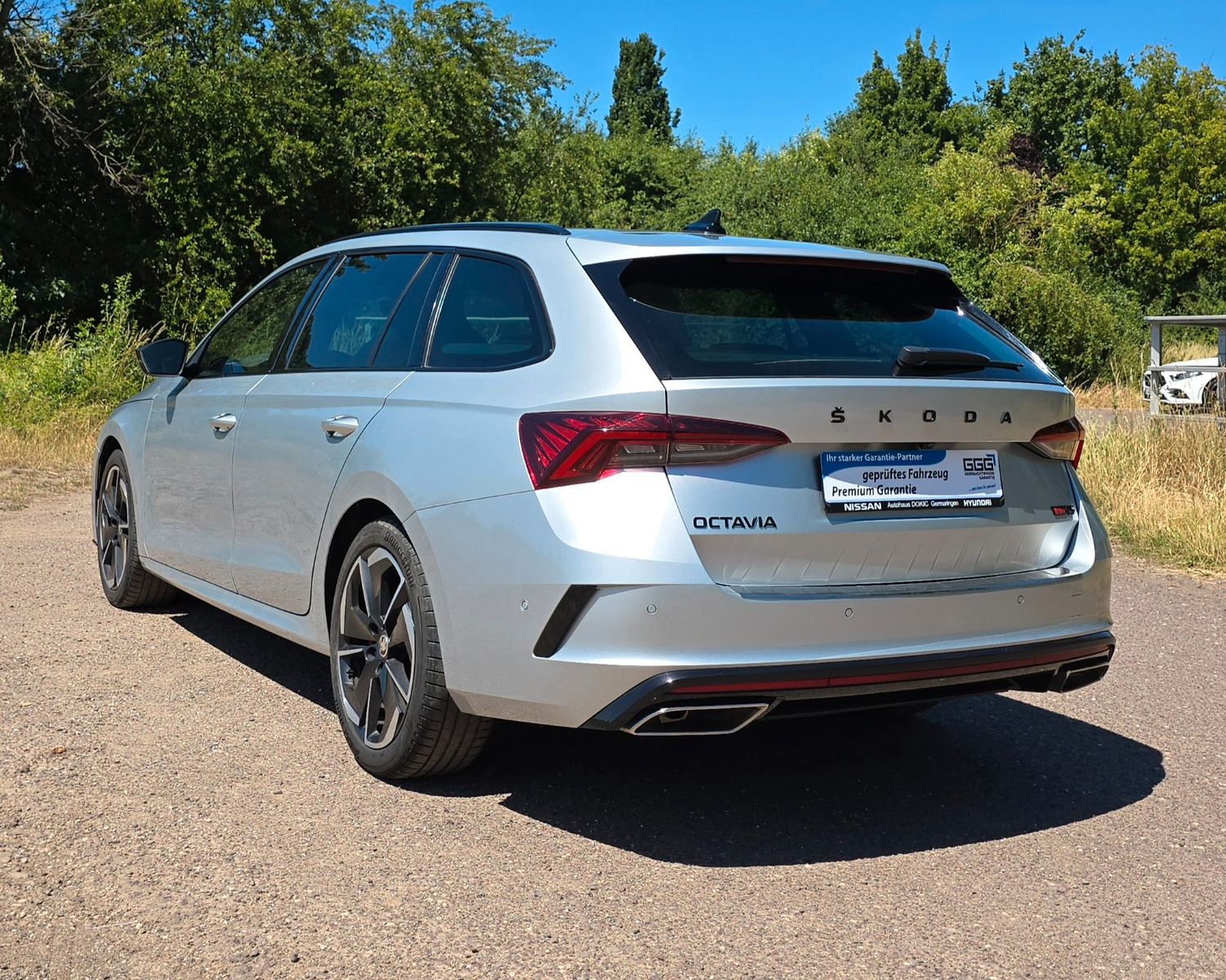 Skoda Octavia Combi RS First Edition - Samsaru's Car Outlet