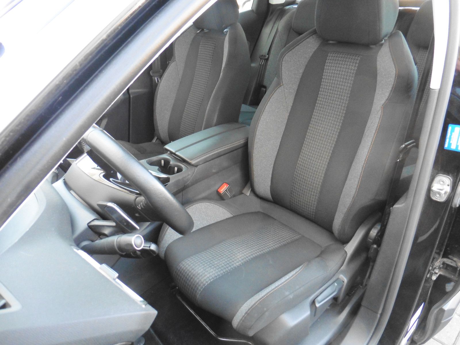 Peugeot 3008 BlueHDi 130 EAT8 - Samsaru's Car Outlet