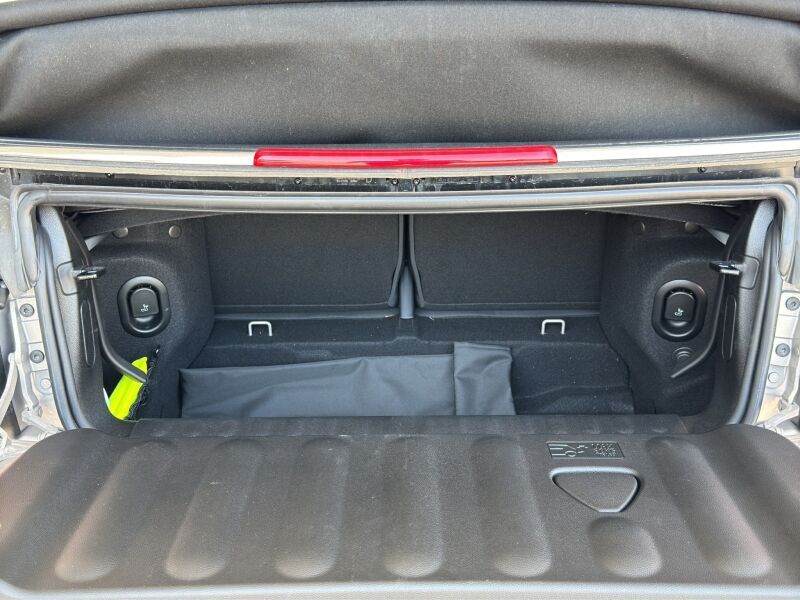 MINI Cooper Cabrio - Samsaru's Car Outlet