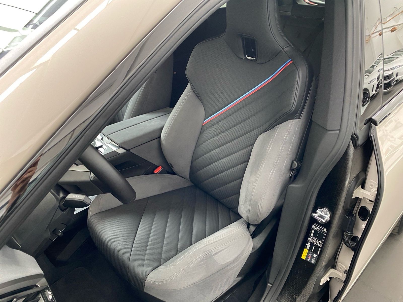 BMW iX xDrive60 M Sport Pro DA Prof. H/K 22´´ AHK