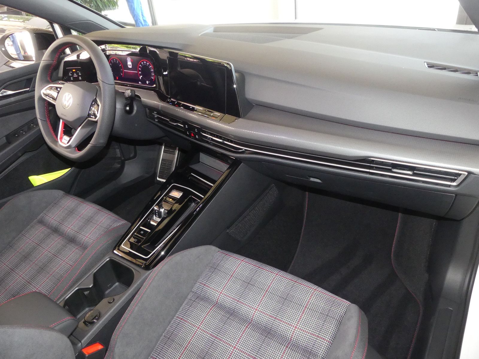 Volkswagen Golf VIII 2.0 TSI GTI - Samsaru's Car Outlet