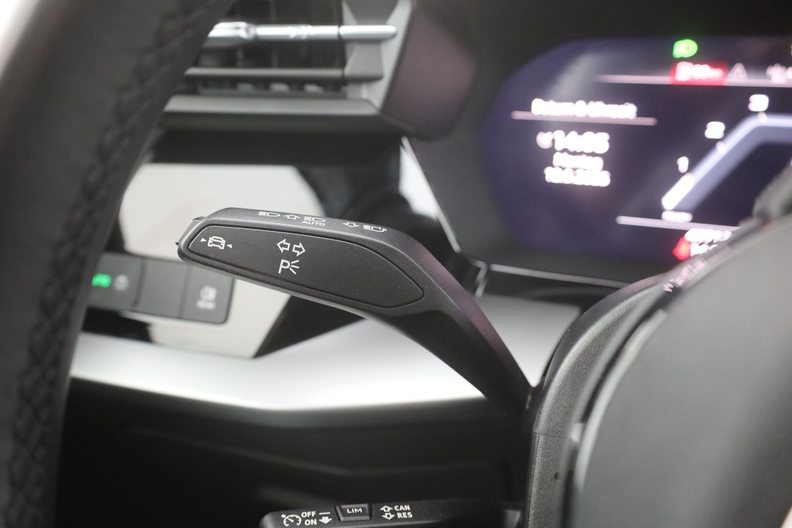 Audi A3 35 TDI Limousine LED Navi Sitzheizung DAB AHK