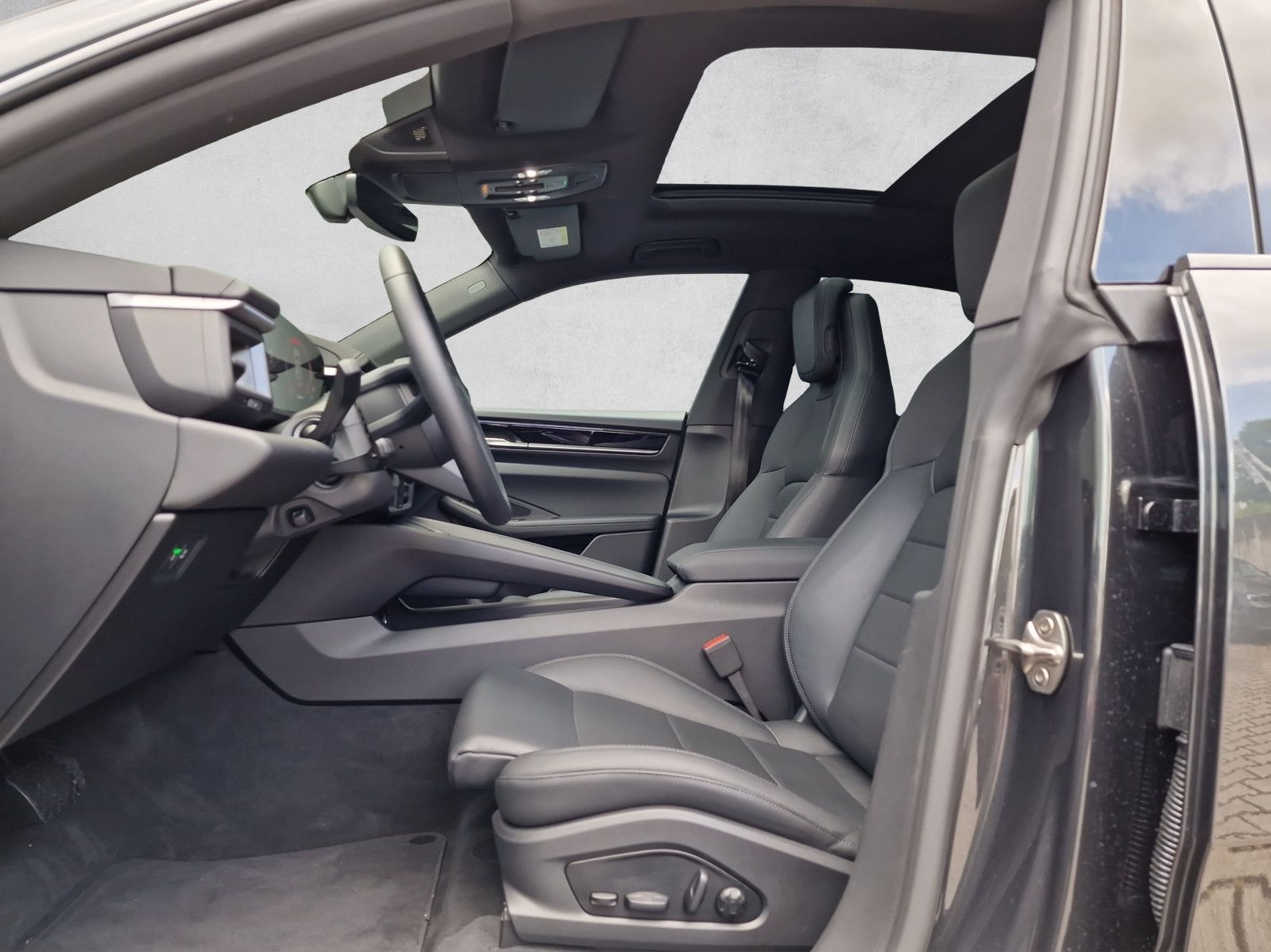 Porsche Macan 4 - Samsaru's Car Outlet