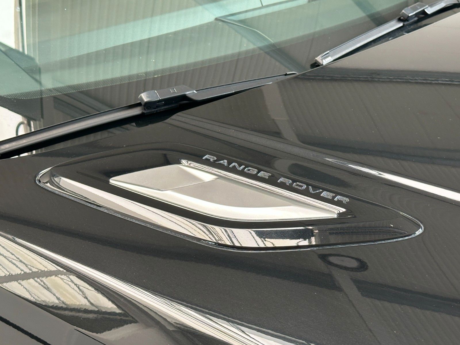 Range Rover Sport D250 S - Samsaru's Car Outlet