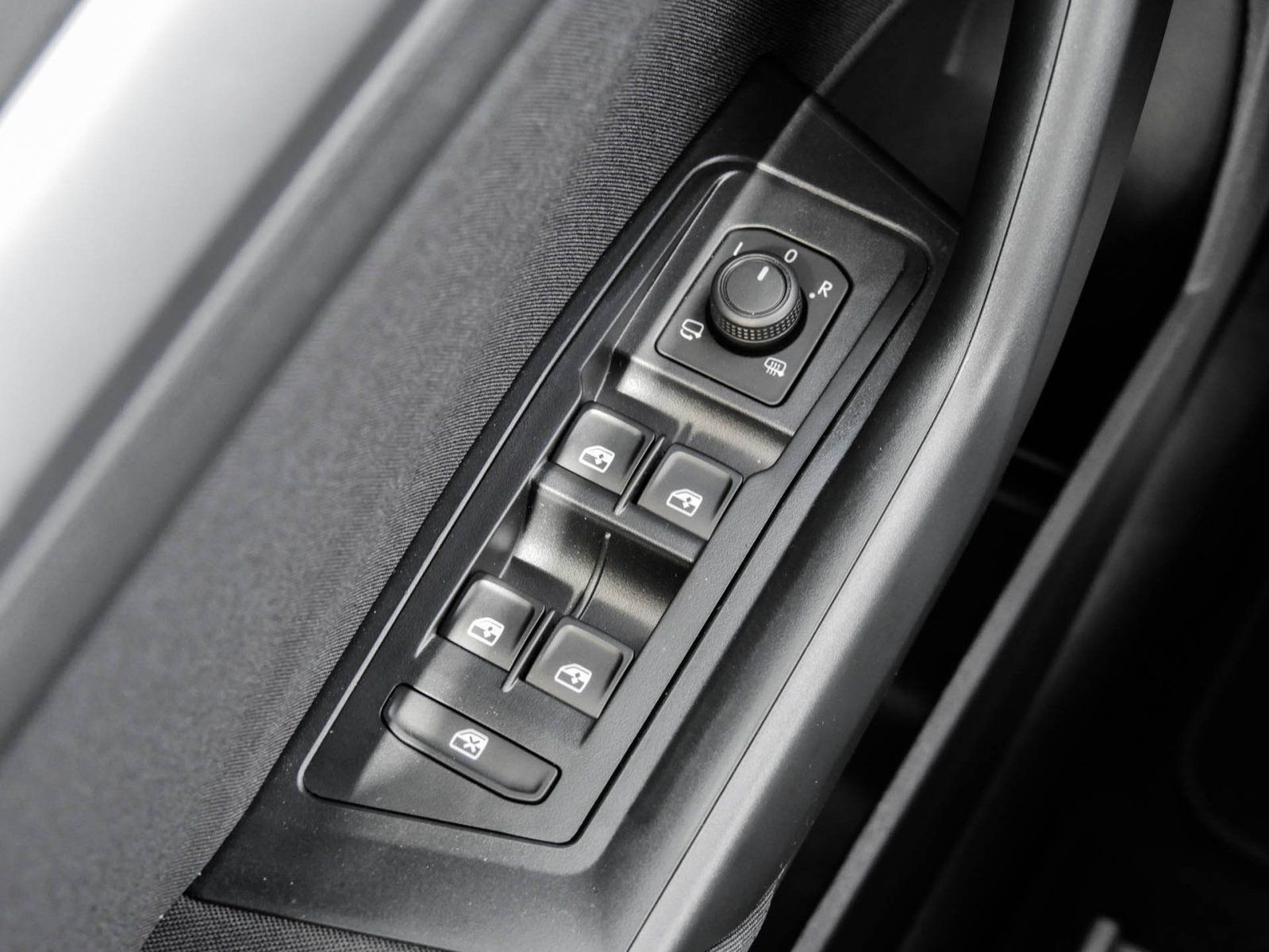 Volkswagen T-Roc Life 1.0 l TSI - Samsaru's Car Outlet
