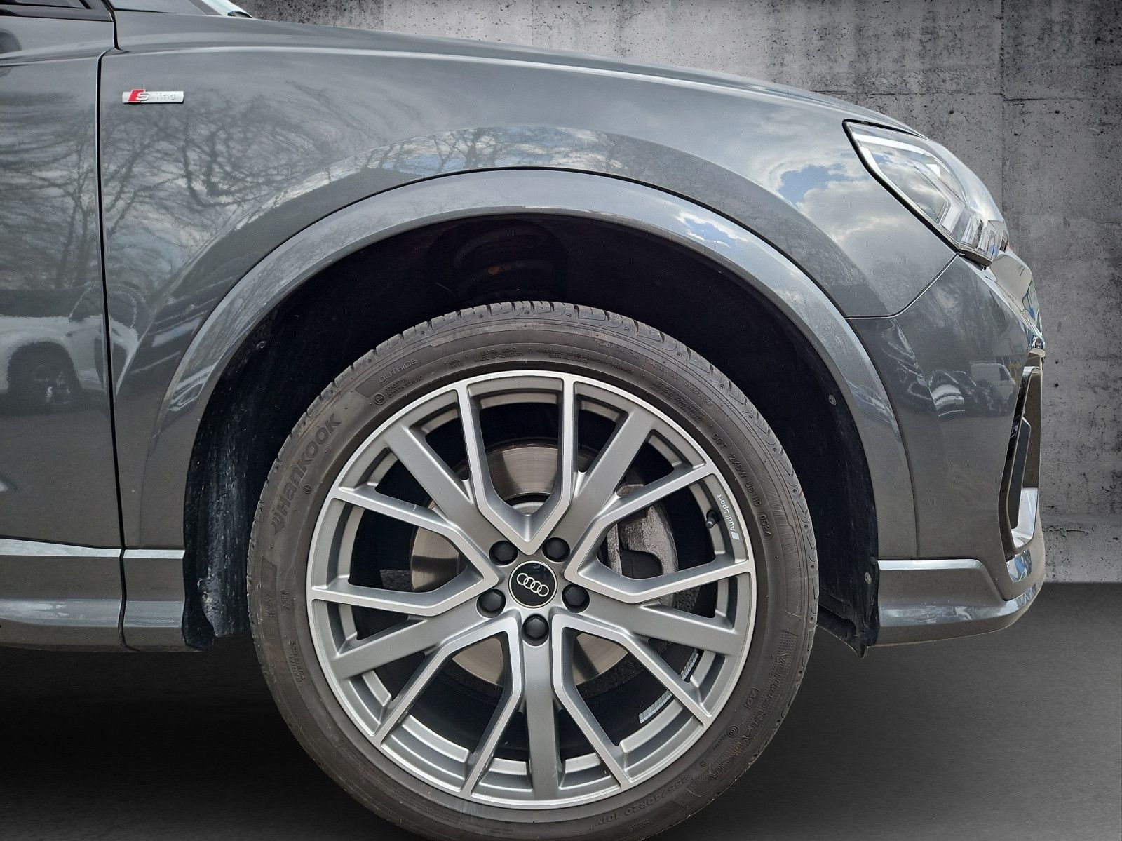 Audi Q3 40 TFSI quattro S tronic S line - Samsaru's Car Outlet