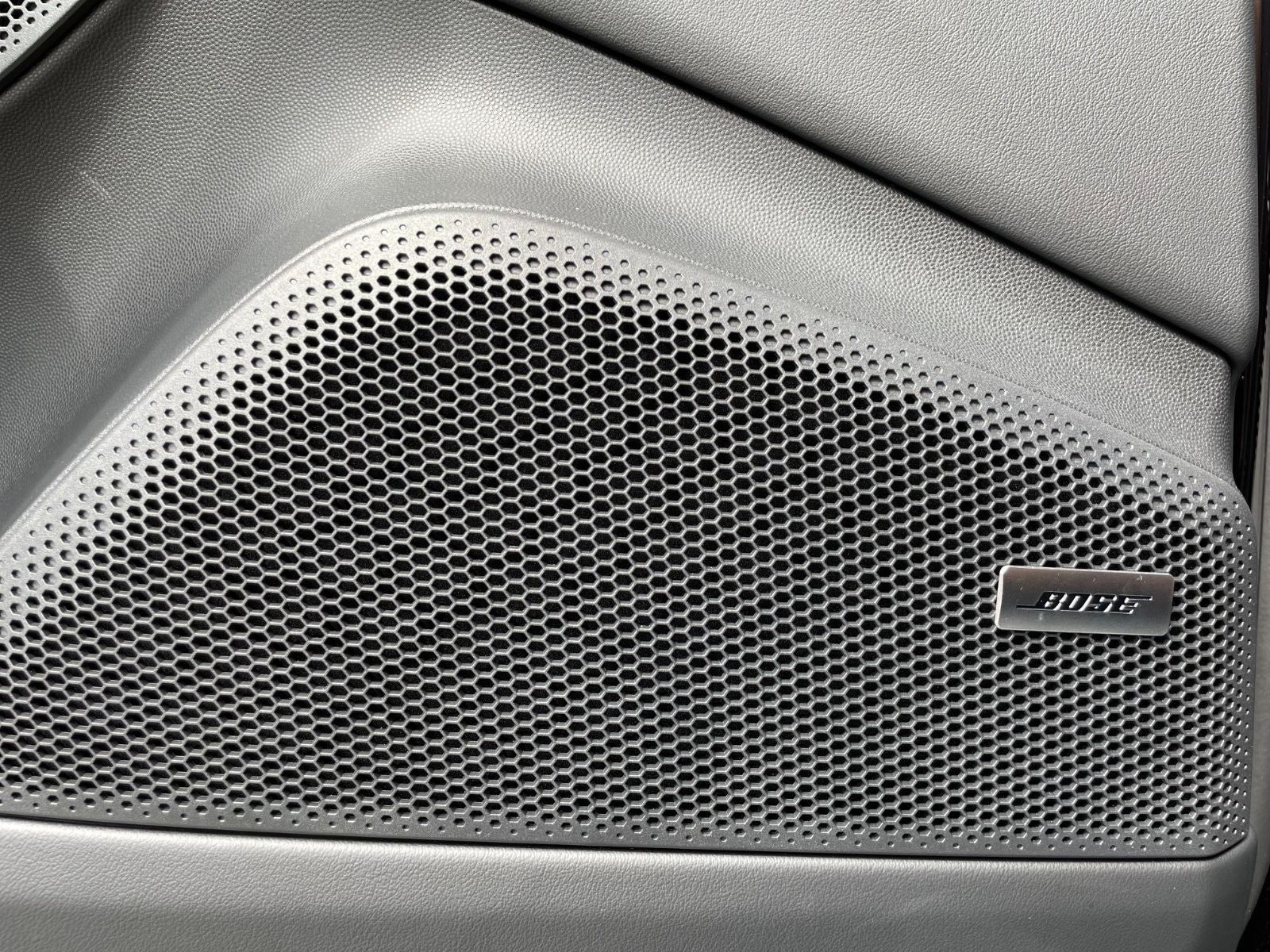 Porsche Macan 4 - Samsaru's Car Outlet