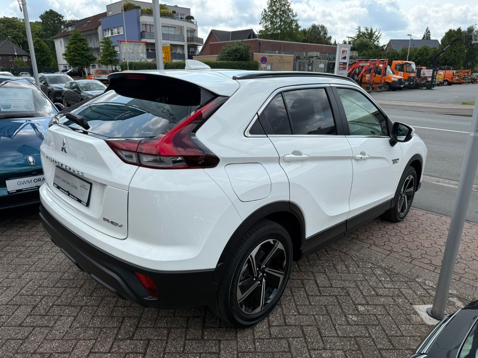 Mitsubishi Eclipse Cross PHEV Basis - Samsaru's Car Outlet