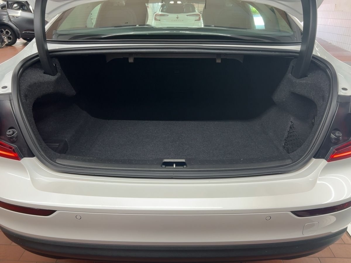Volvo S60 PLUS DARK B4