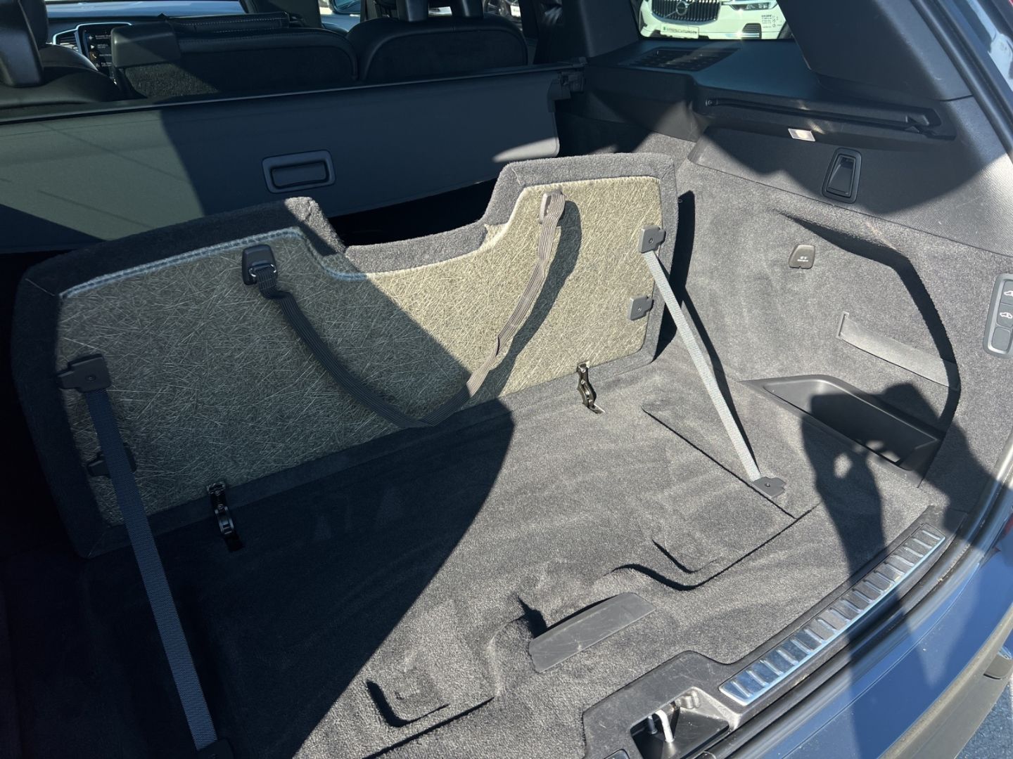 Volvo XC90 B5 D AWD R-Design 4ZKlima MassageSitze