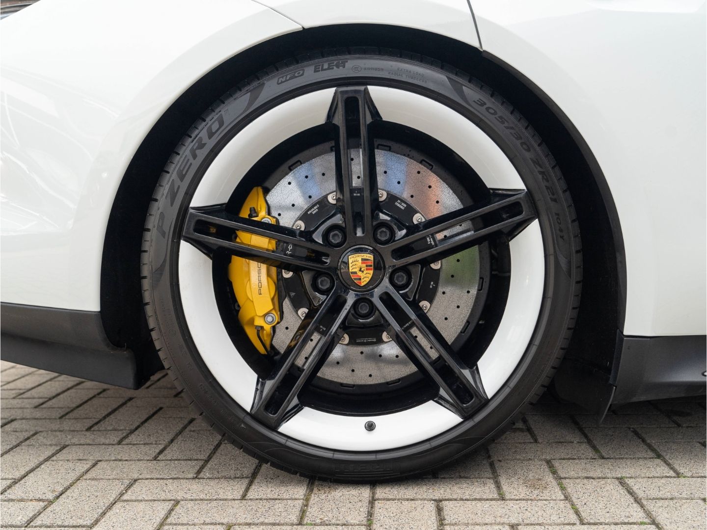 Porsche Taycan Turbo S Matrix LED PDLS Carbon uvm.