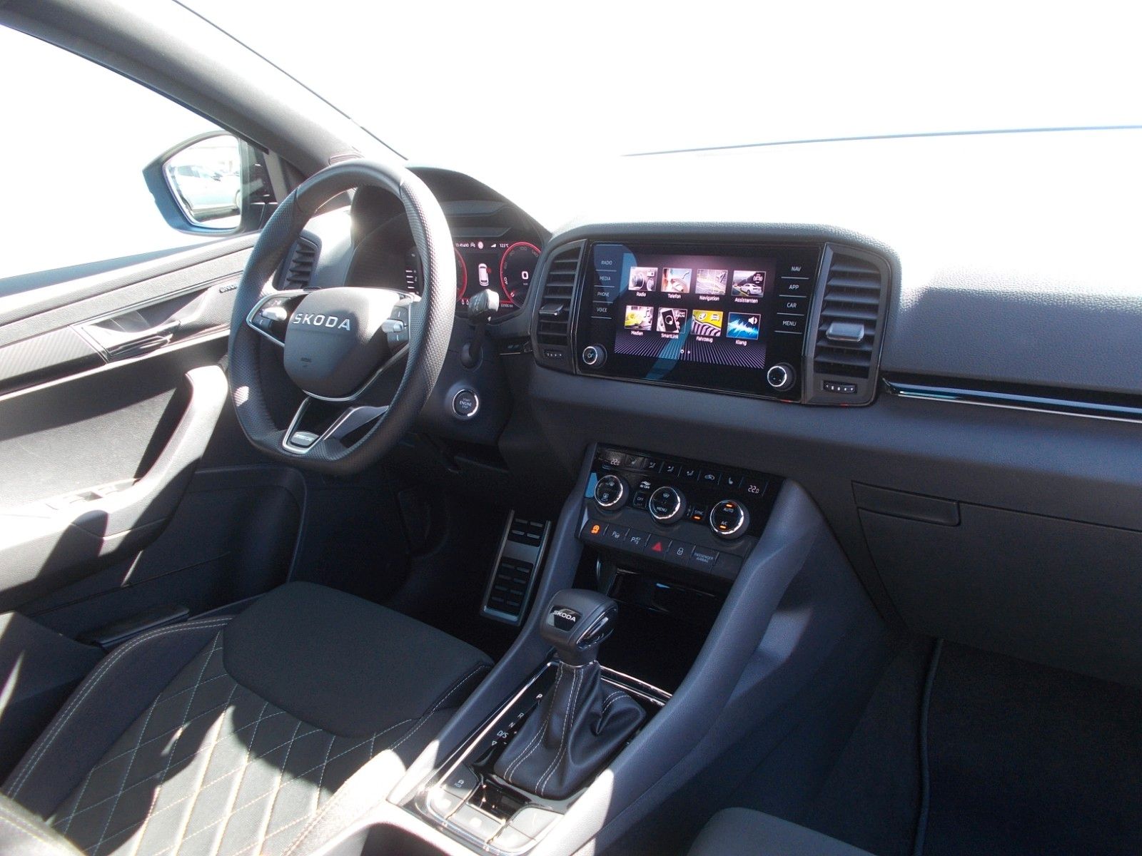 Skoda Karoq  1.5 TSI Sportline*DSG*Navi*LED *360° *AHK
