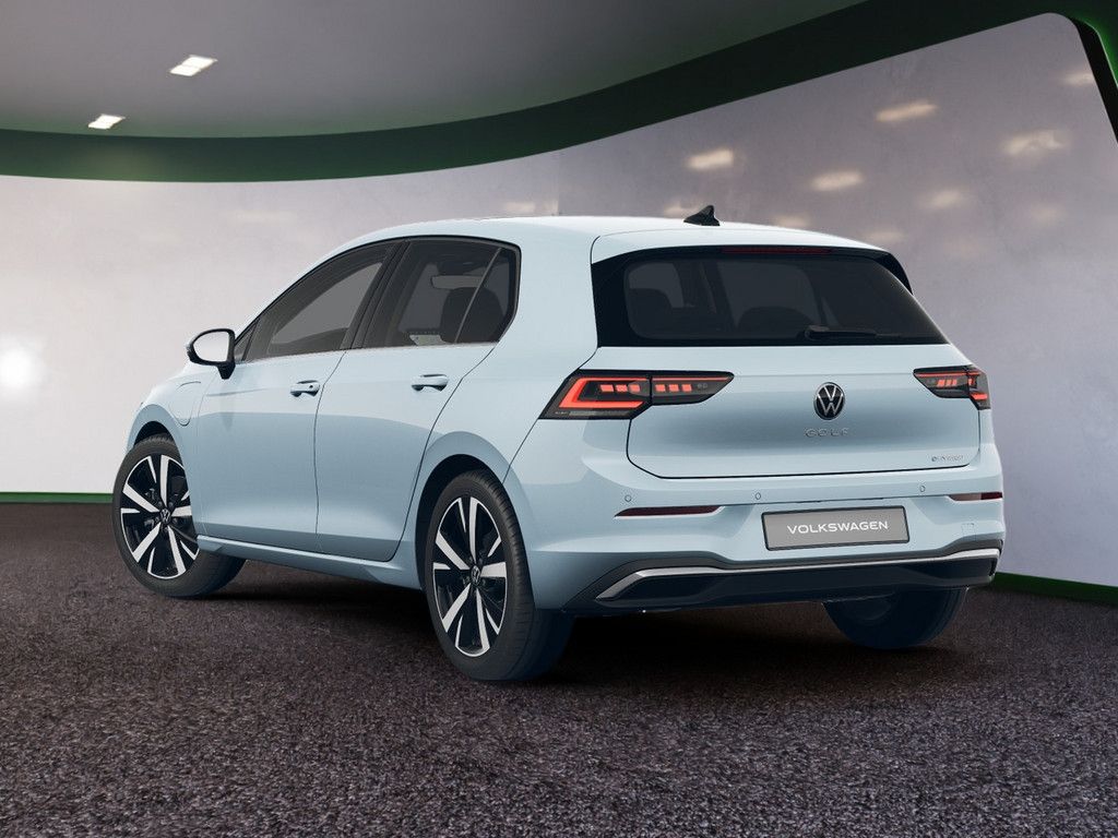 Volkswagen Golf VIII Style 1,5 l eHybrid DSG ACC PANO HUD