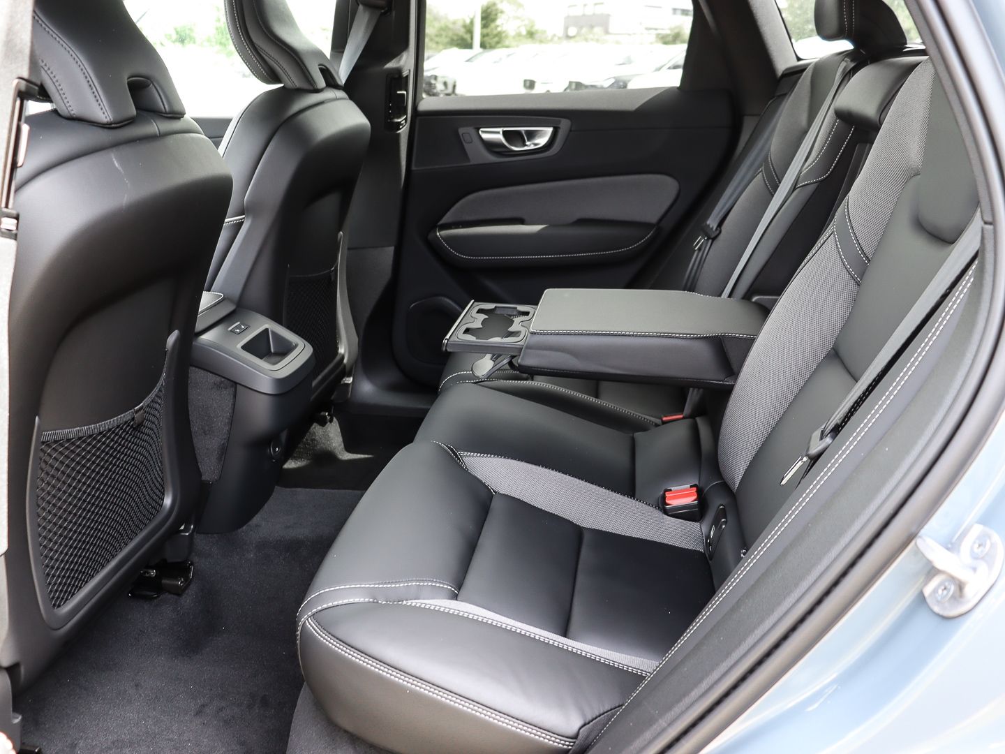 Volvo XC60 B4 Benzin Plus Dark - Samsaru's Car Outlet